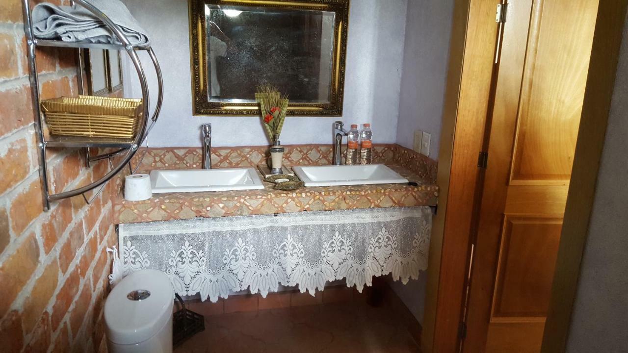 La Casona Azul Bed N Breakfast Santa Rosa de Jauregui Esterno foto