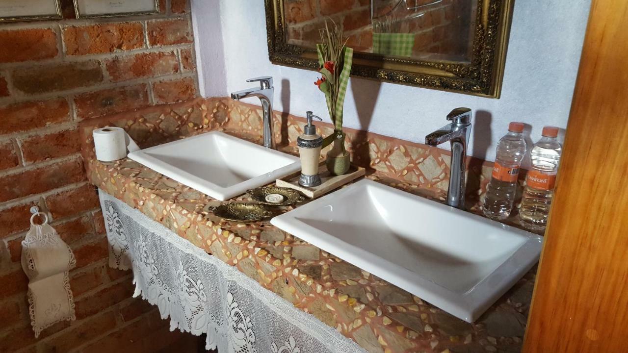 La Casona Azul Bed N Breakfast Santa Rosa de Jauregui Esterno foto