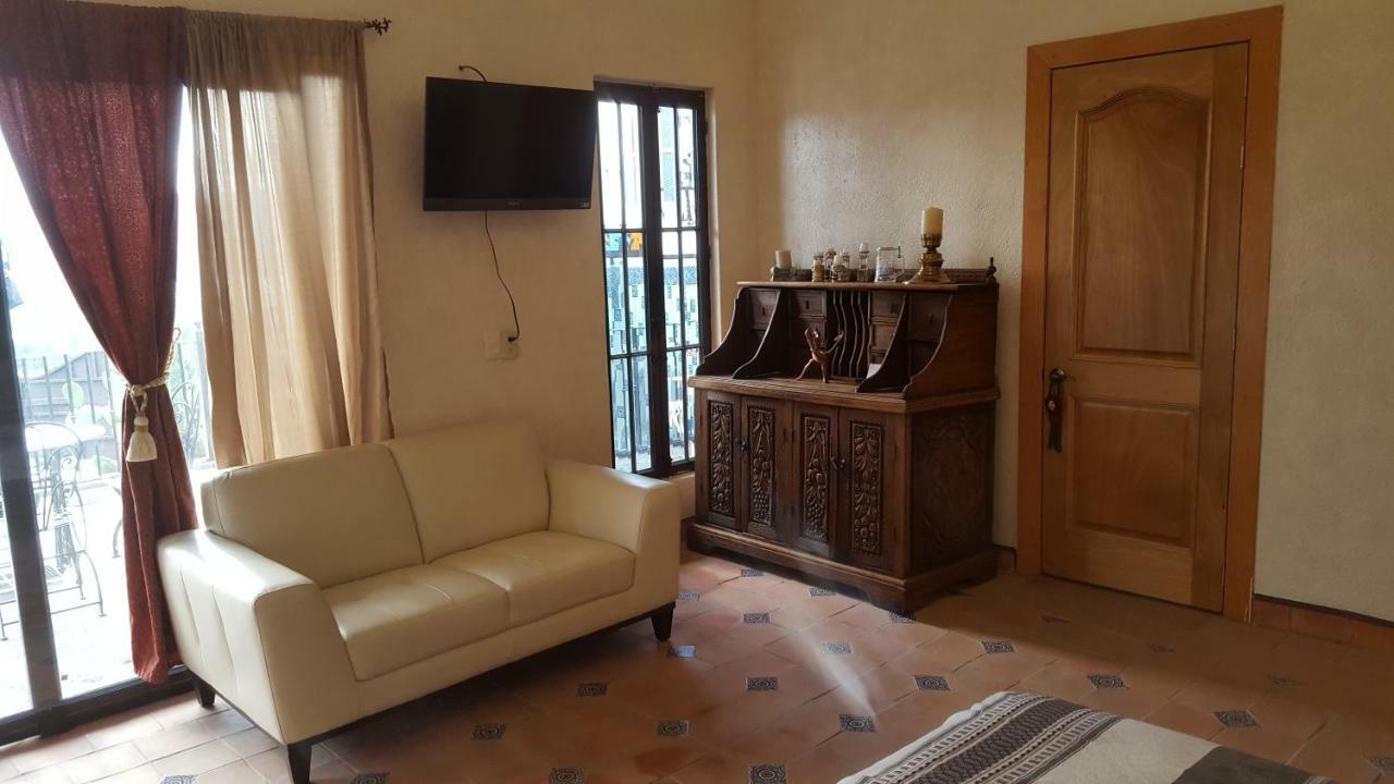La Casona Azul Bed N Breakfast Santa Rosa de Jauregui Esterno foto